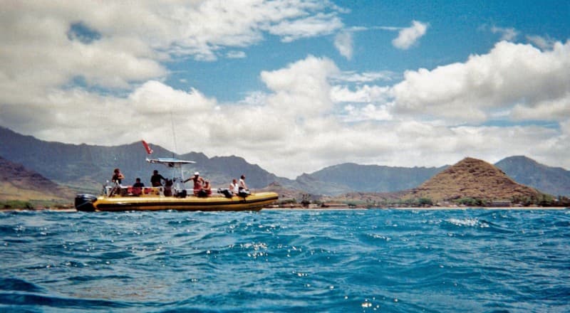 small boat snorkeling tour on O‘ahu